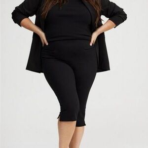 Torrid Women's Black pull on Capri Pants size 1x